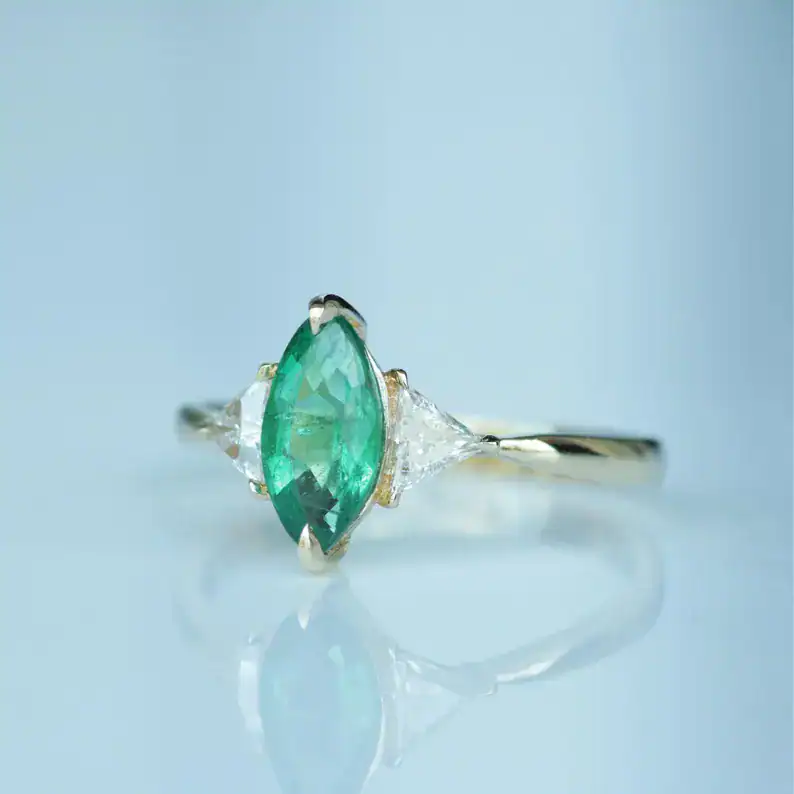 emerald-diamond-engagement-rings-canada