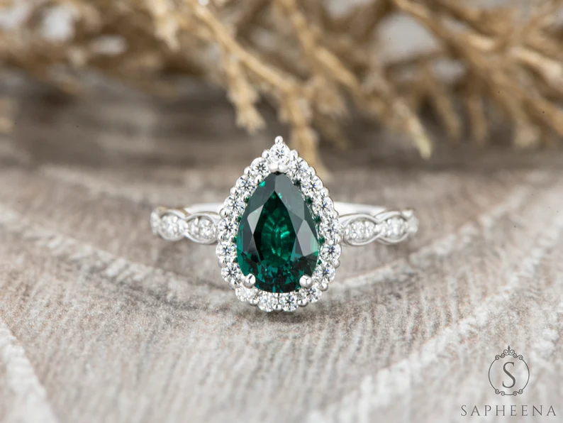 pear-shaped-emerald-ring