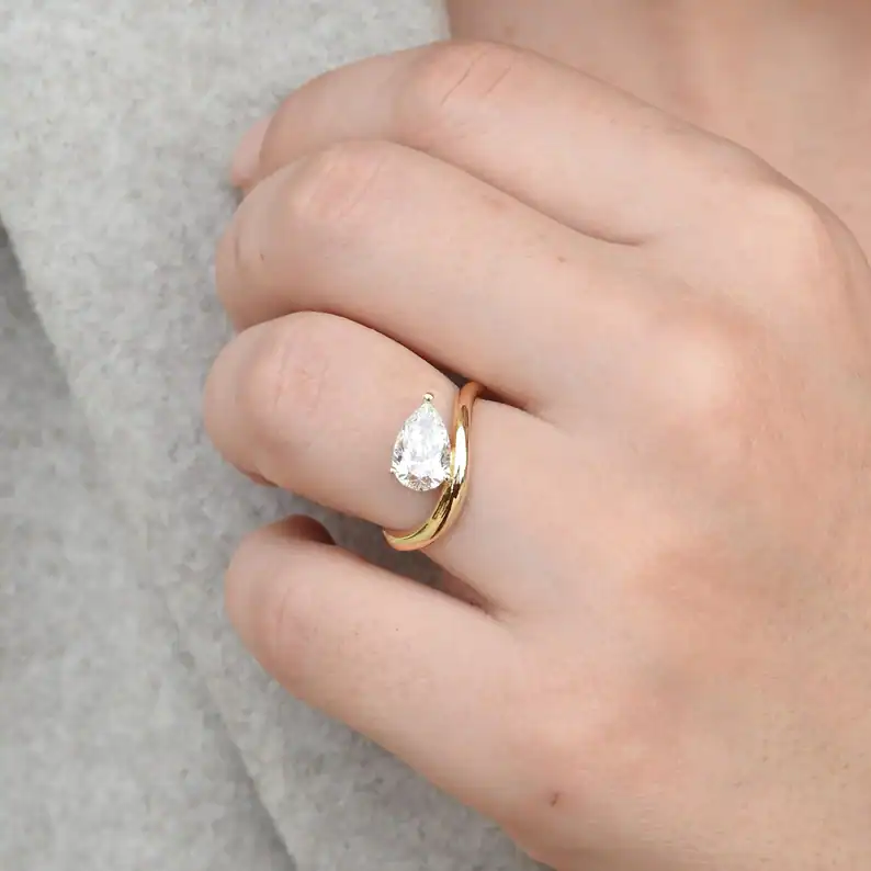 gia-certified-pear-shaped-diamond-engagement-ring-canada