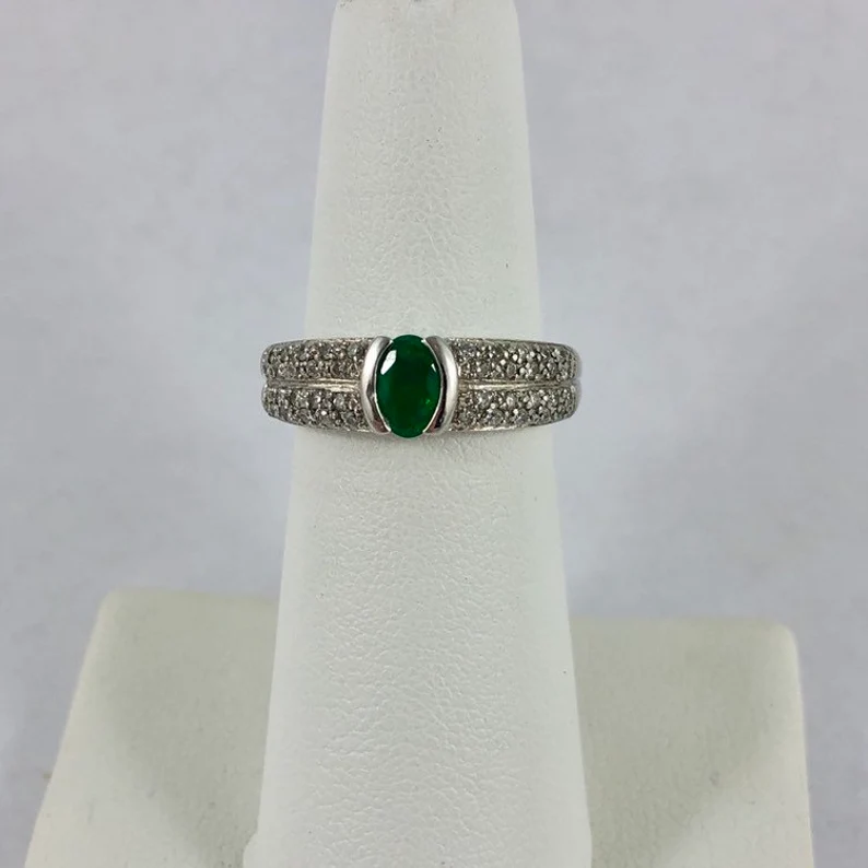 vintage-emerald-engagement-rings